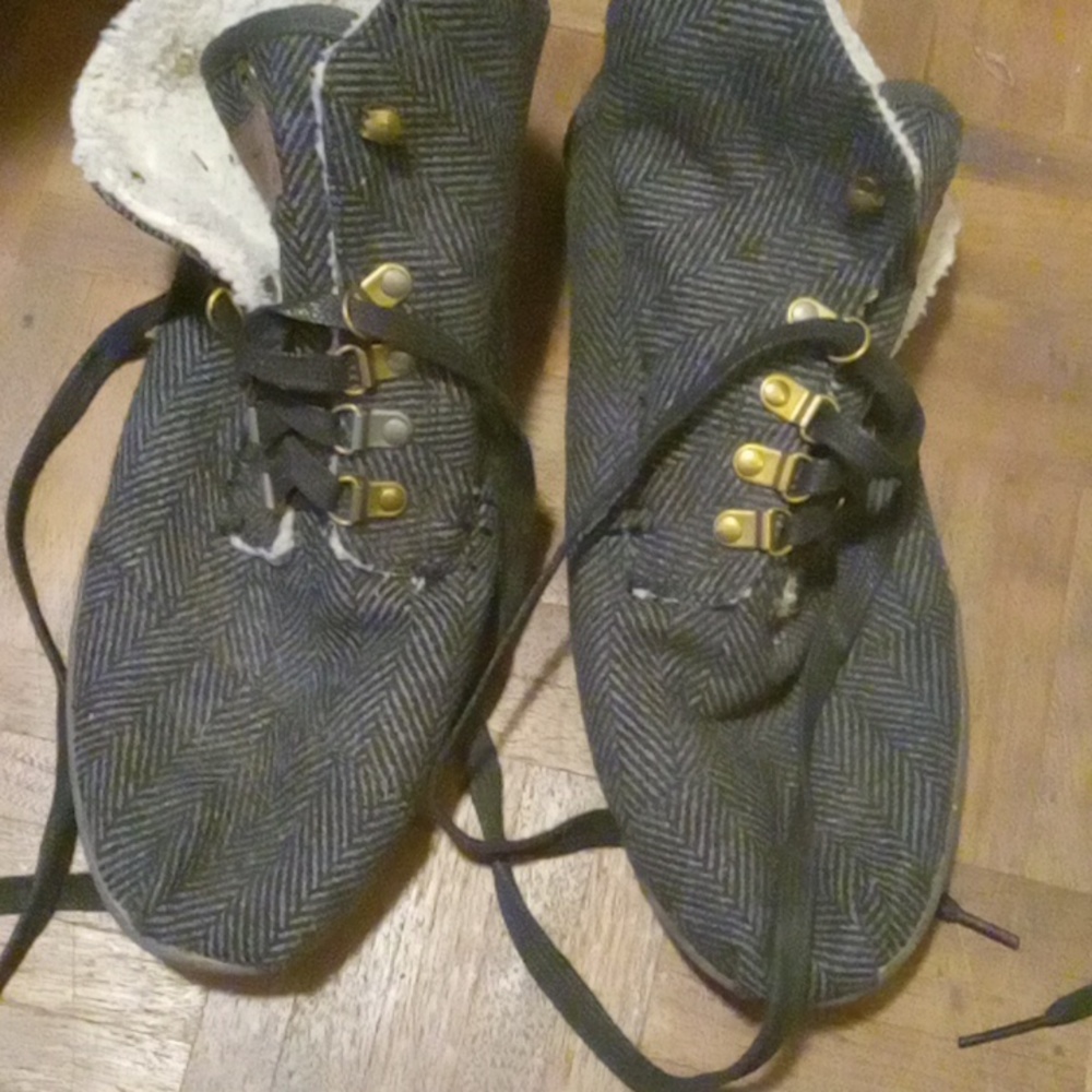 Tom's winter boots gray size 10.5